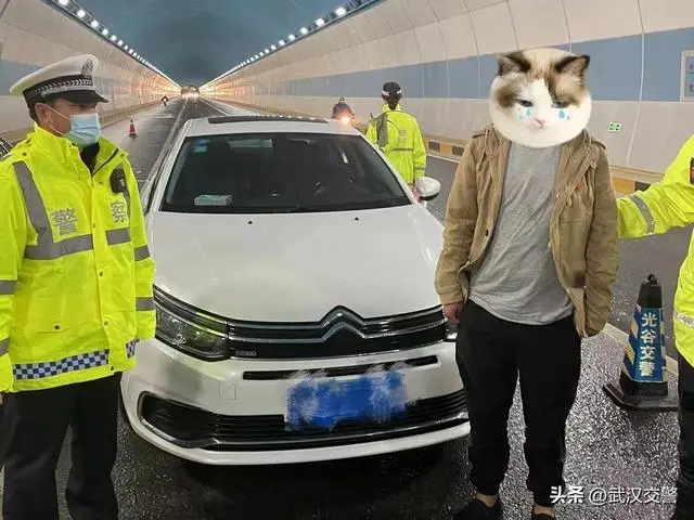 嚴(yán)查酒駕,武漢東湖高新區(qū)交警一晚逮住9位“醉貓” 嚴(yán)查酒駕,武漢東湖高新區(qū)交警一晚逮住9位“醉貓”