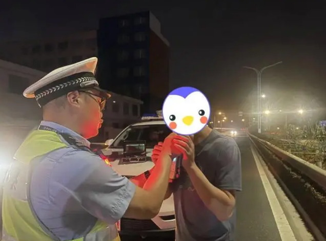 吃完兩顆“楊梅”開車,臺州一男子攤上事了!交警一查還有大問題! 吃完兩顆“楊梅”開車,臺州一男子攤上事了!交警一查還有大問題!