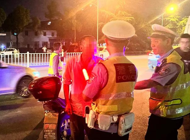 醉酒駕駛機(jī)動(dòng)車記幾分,直擊查酒駕現(xiàn)場!荊門一男子稱“只喝了一杯白酒”,結(jié)果… 醉酒駕駛機(jī)動(dòng)車記幾分,直擊查酒駕現(xiàn)場!荊門一男子稱“只喝了一杯白酒”,結(jié)果…